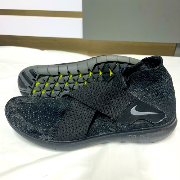 Nike Other - Men’s Shoes - Nike FreeRun Motion Flyknit 2017 (very light use,no Velcro issues)